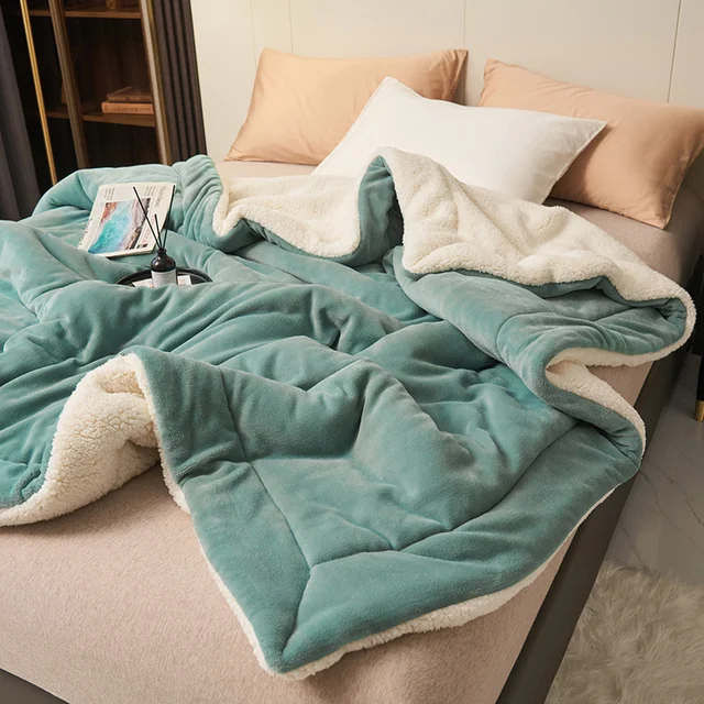 SoftHug - Luxurious Warm Fleece Blanket