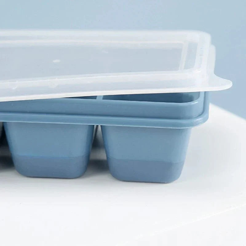 3 Ice Cube Trays with 6 Compartments in Plastic with Lid