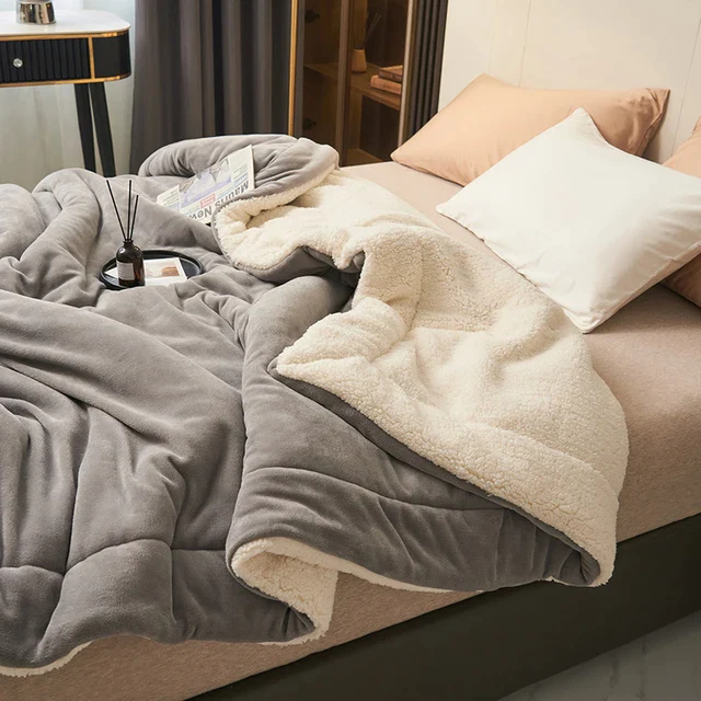 SoftHug - Luxurious Warm Fleece Blanket