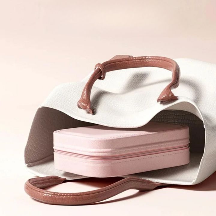 GlowTote – Your Beauty Light on the Go!