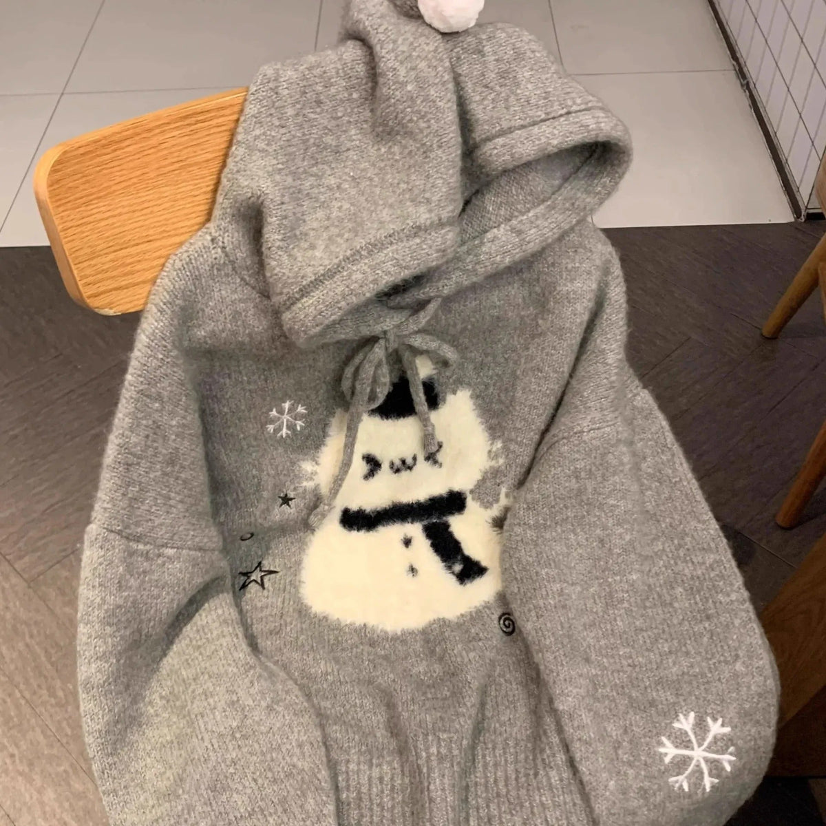 Women's Gray Hooded Knit Sweater with Cute Cartoon Bear Print – Cozy Winter Pullover