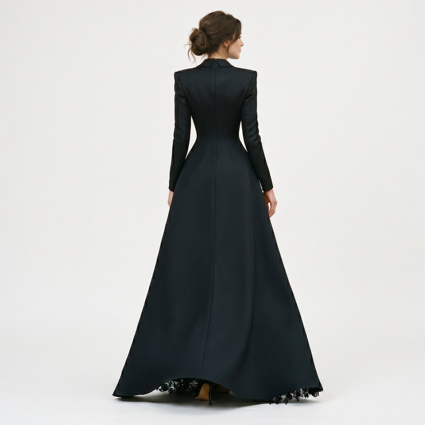 Set elegante di abito su misura da donna per eventi serali formali