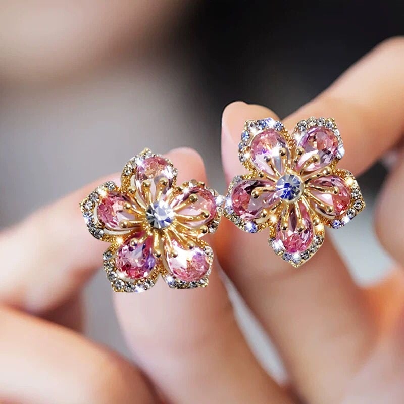 Orecchini a perno con pietre preziose floreali e confezione regalo a forma di petalo per lei