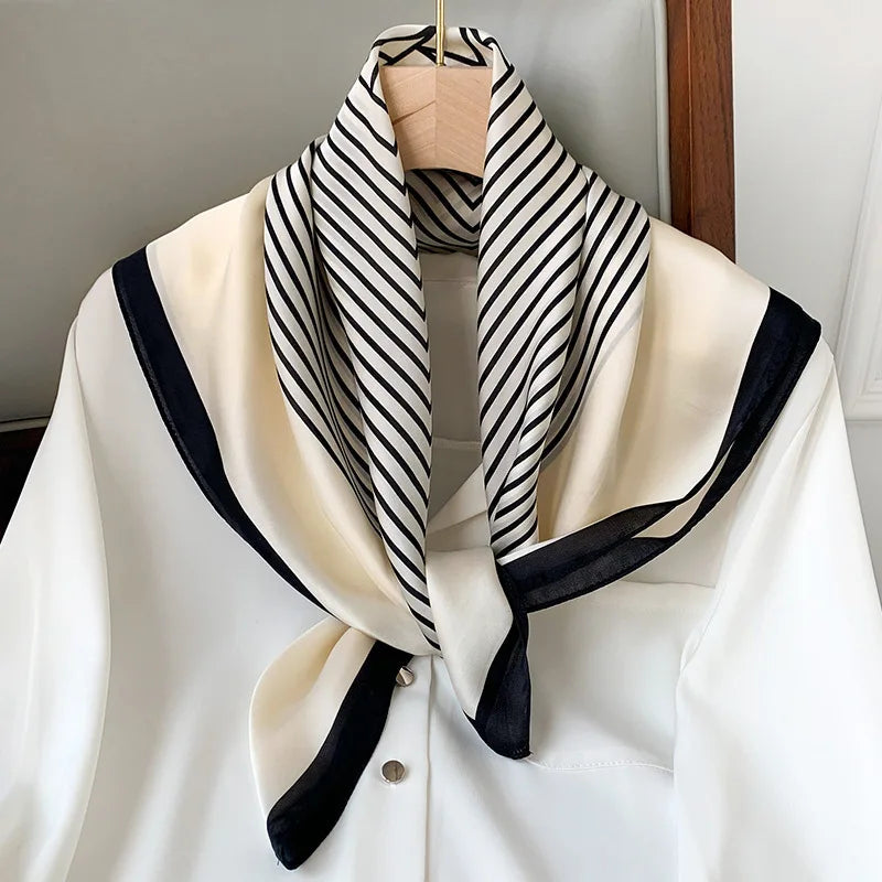 Šála Silk Charm s kostkovaným vzorem