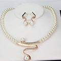 Set di collana e orecchini con perle e elemento centrale curvo color oro