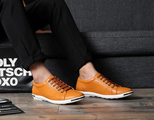 Men's leather low-top trainers in a smart casual design