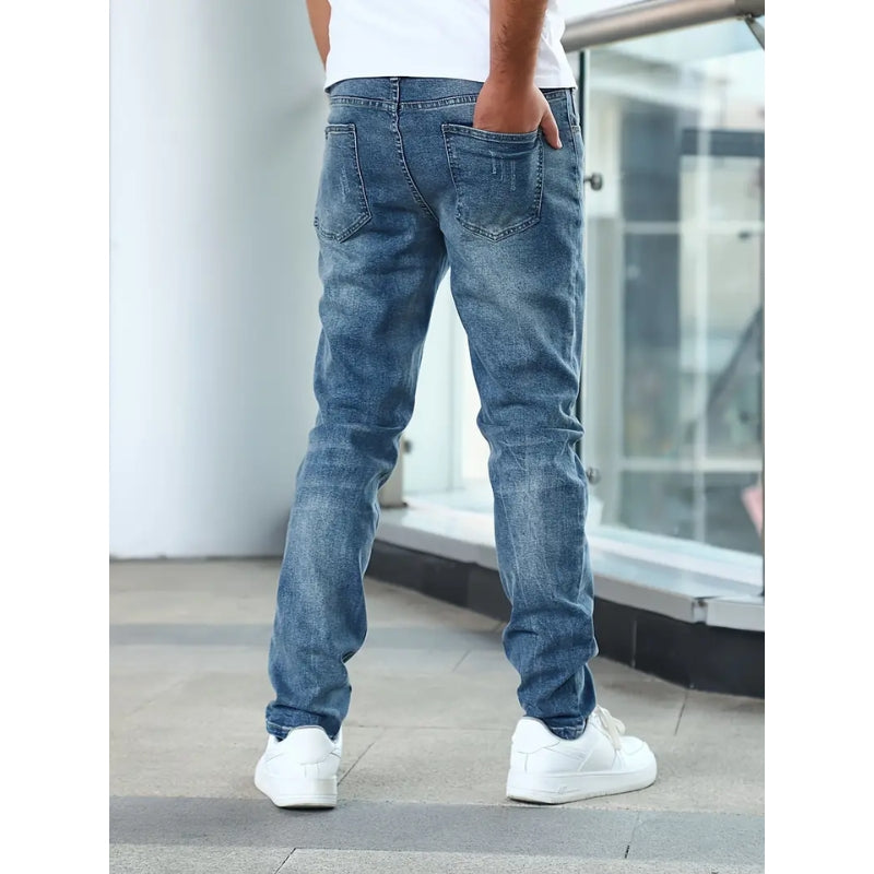 Jeans da uomo a profilo slim con taglio a gamba dritta
