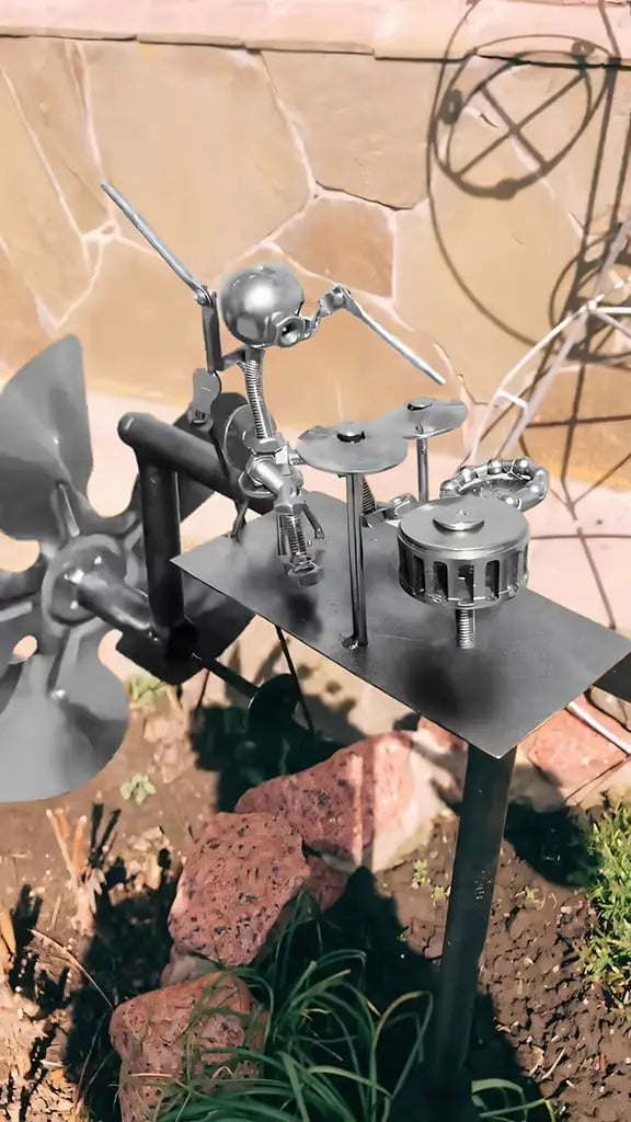 Metall-Windrad „Rockband“ – Bewegte Gartendeko mit Charakter Mivoza Deutschland