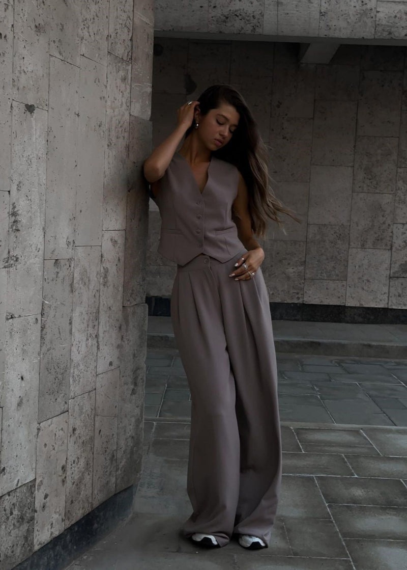 Conjunto elegante de blazer sin mangas