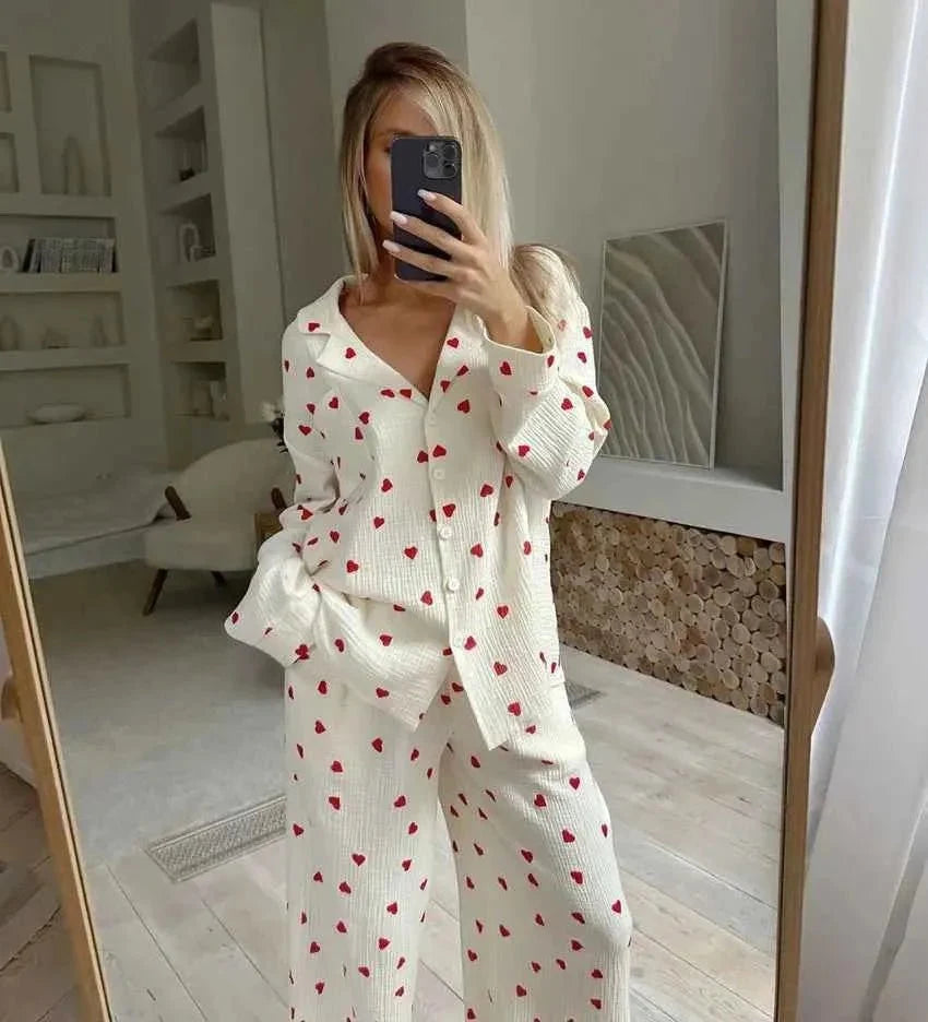Amelie – Zweiteiliges Pyjama - Set mit Herzmuster & weitem Bein - Cecile LavelleHerzdruck