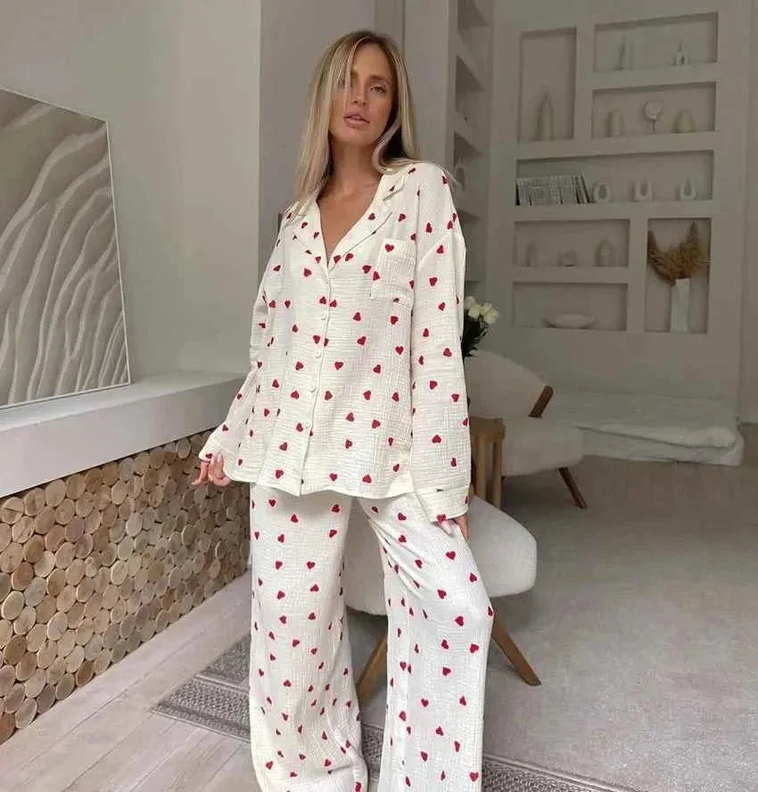 Amelie – Zweiteiliges Pyjama - Set mit Herzmuster & weitem Bein - Cecile LavelleHerzdruck