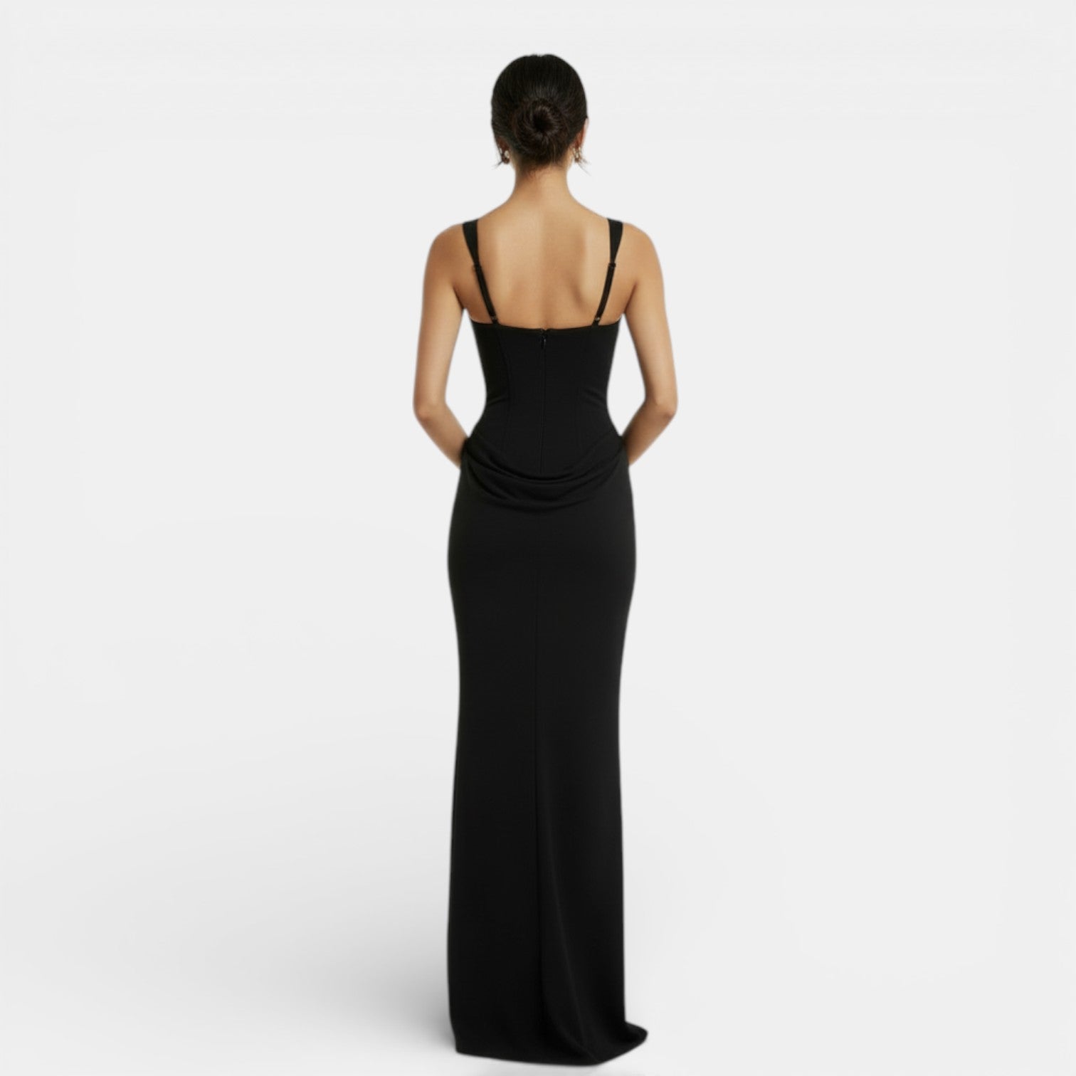 Elegantní těsné šaty bez zad