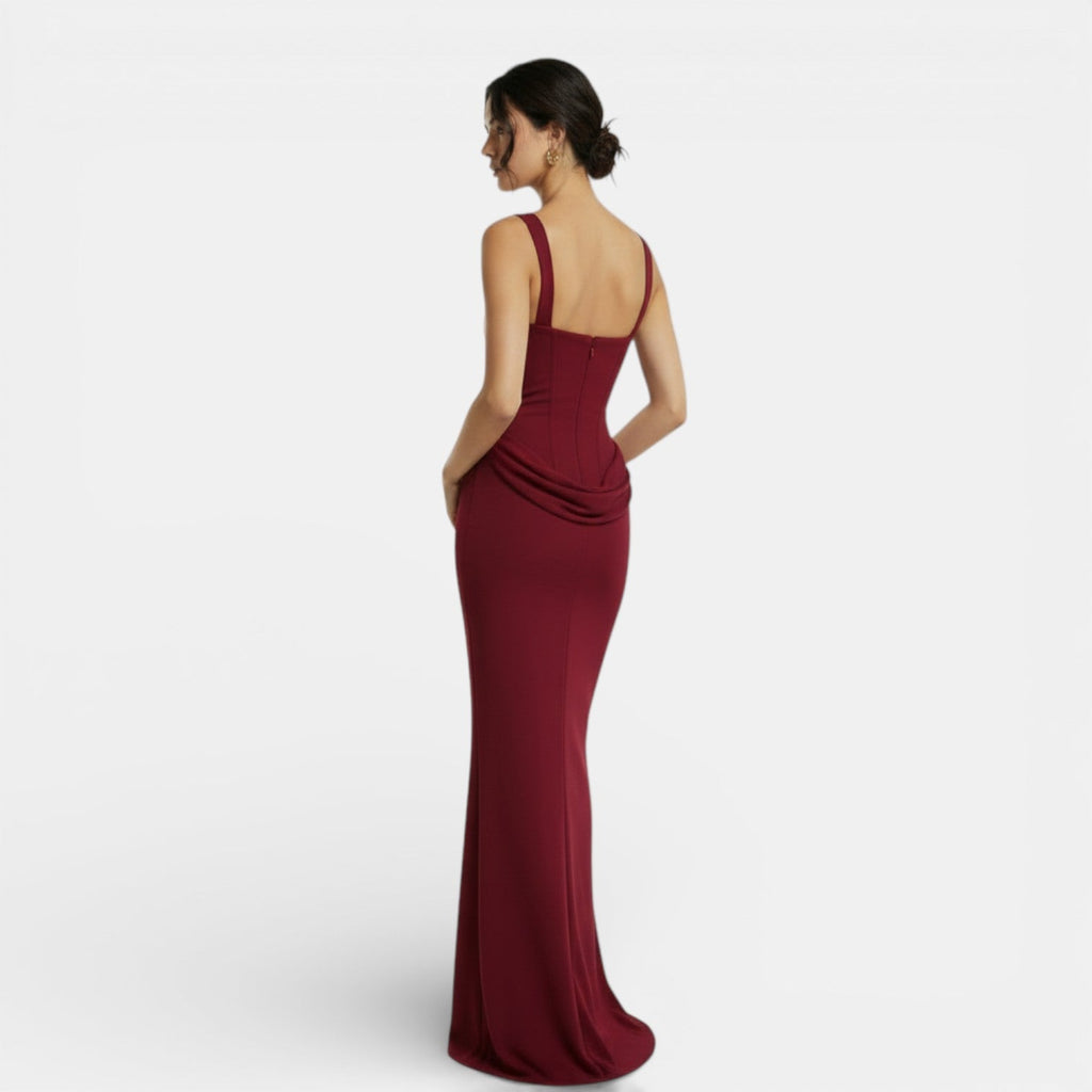 Elegantní těsné šaty bez zad