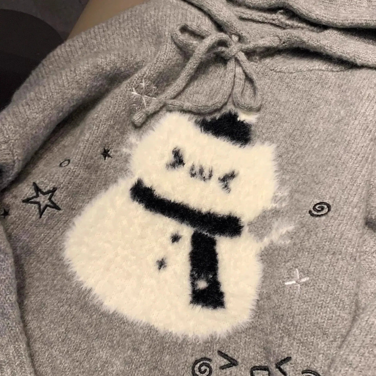 Women's Gray Hooded Knit Sweater with Cute Cartoon Bear Print – Cozy Winter Pullover