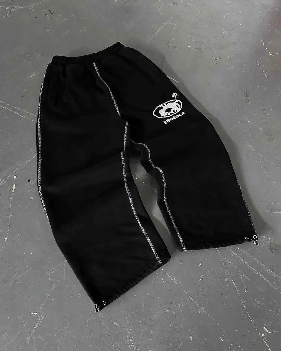 Men's jogging pants in Y2K streetwear style