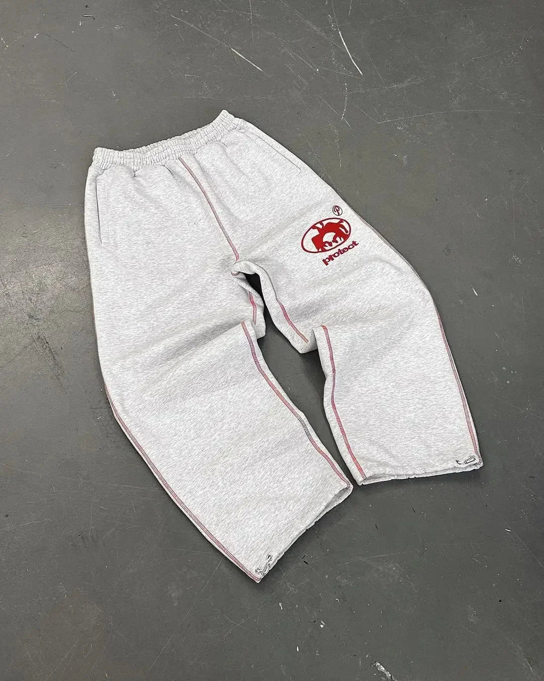 Men's jogging pants in Y2K streetwear style