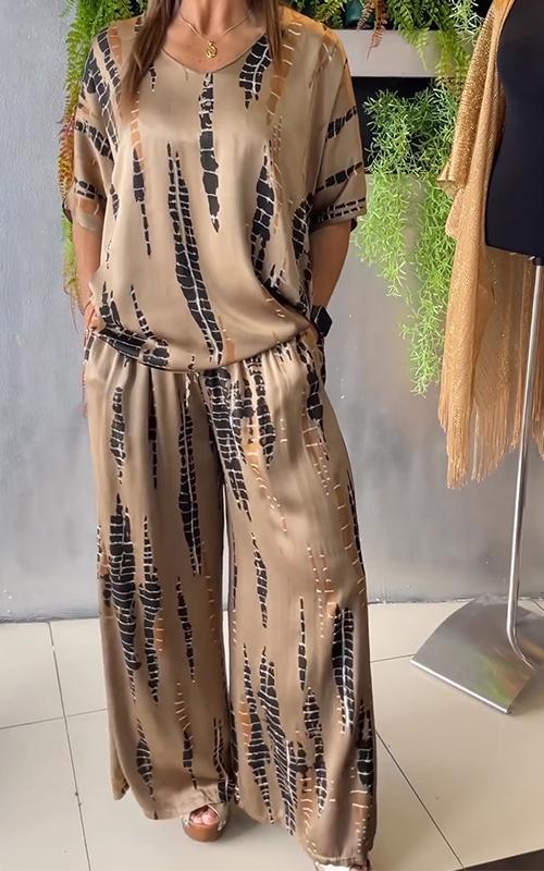 Women’s Loungewear Set with Abstract Print – Stylish, Relaxed & Comfortable Fit