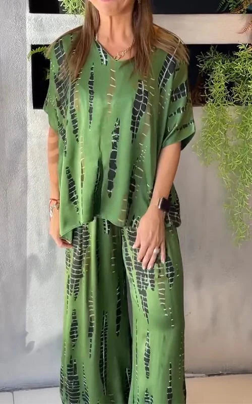 Women’s Loungewear Set with Abstract Print – Stylish, Relaxed & Comfortable Fit