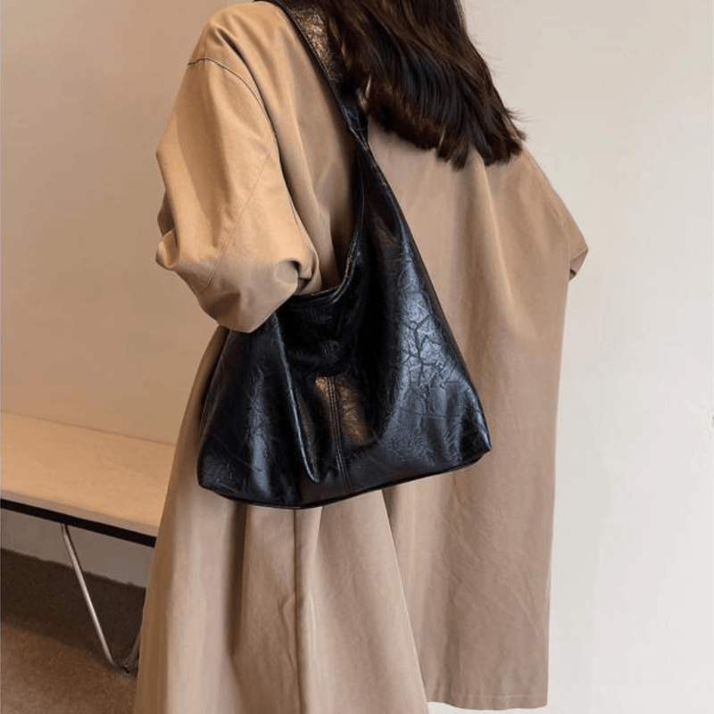 Women’s Vintage Shoulder Bag – Everyday Style with Spacious Shape